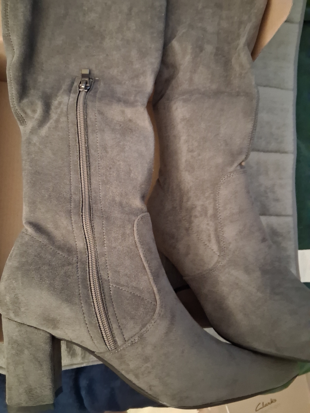 VENUS US SIZE 8.5 Gray Suede Over-the-Knee Block Heel Boots